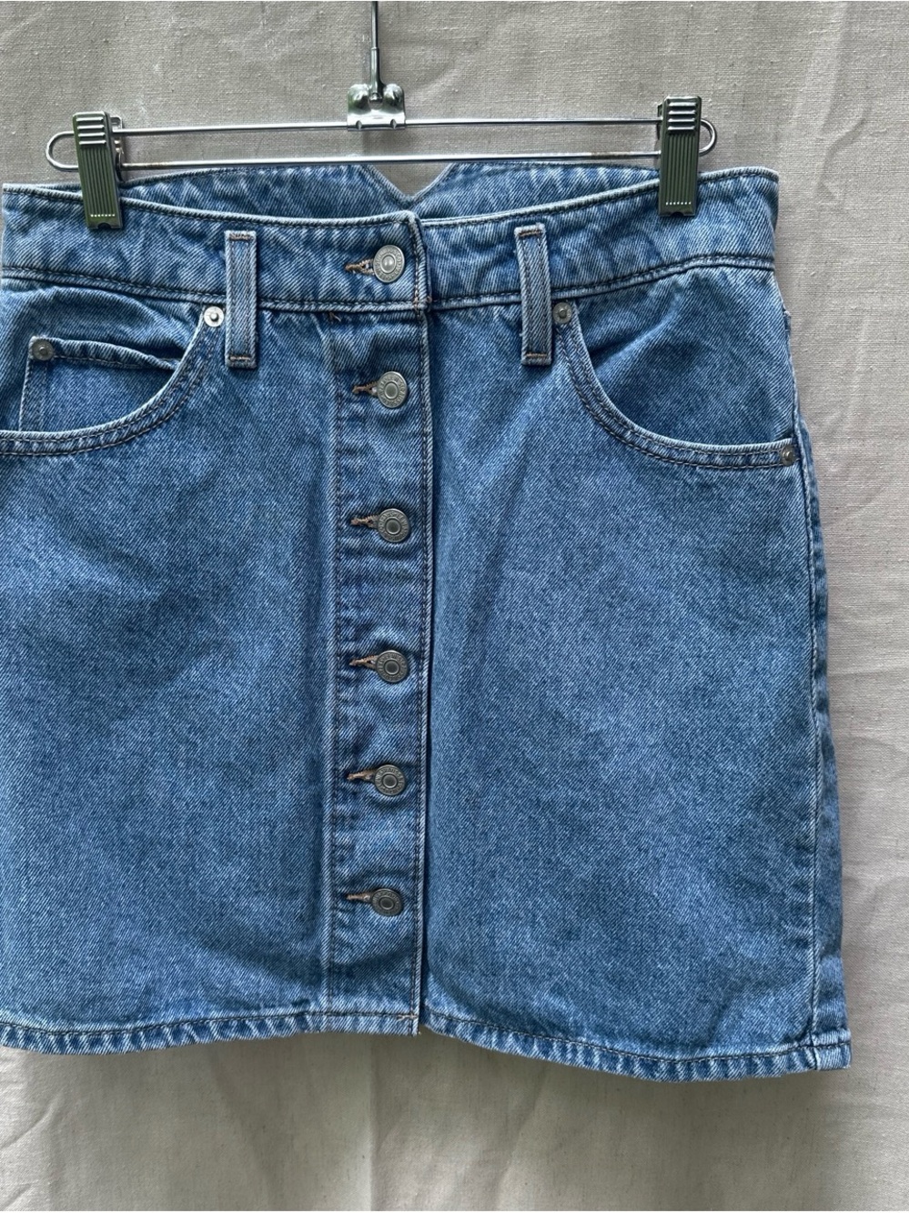 Levi’s Button Front Denim Mini Skirt Size 26 Medium Wash 100% Cotton Modern